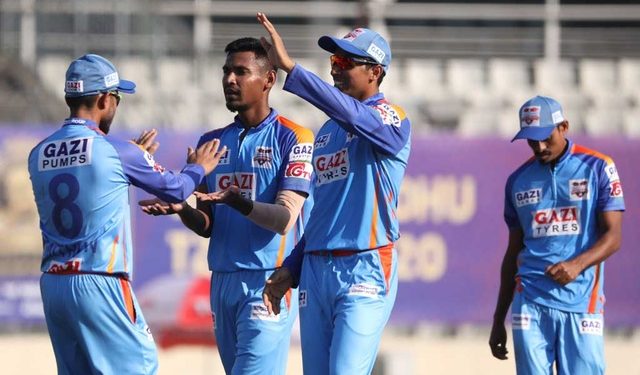 মুস্তাফিজ ম্যাজিকে দিশেহারা সাকিব-মাহমুদউল্লাহরা