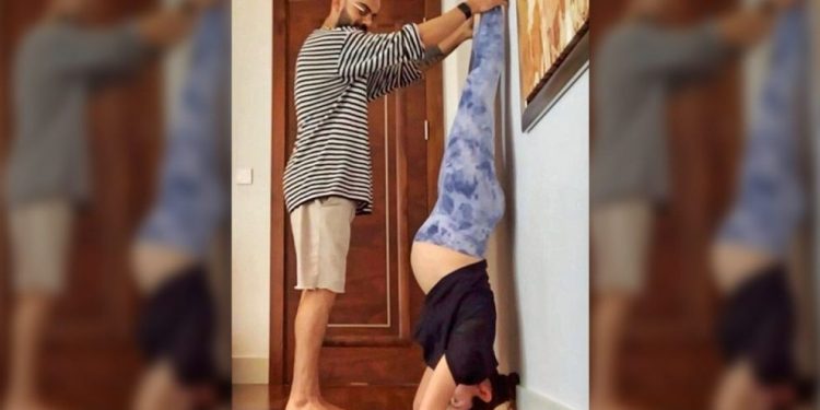 হ্যান্ডস ডাউন আনুশকা!