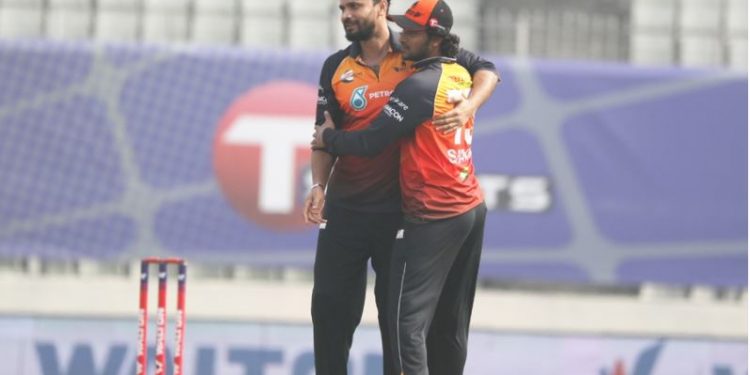 ফের ব্যর্থ সাকিব, খুলনার টানা হার