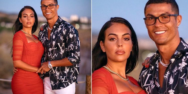 প্রেমিকাকে সারপ্রাইজ দিয়ে বিপাকে রোনালদো