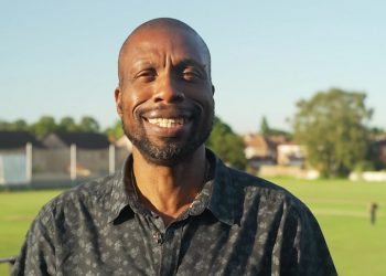 ইংল্যান্ডের কোচ হতে চাইছেন অ্যামব্রোস