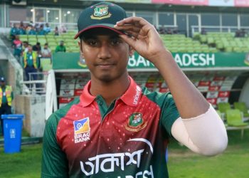 অভিষেকে স্বপ্নপূরণ লক্ষ্মীপুরের হাসানের