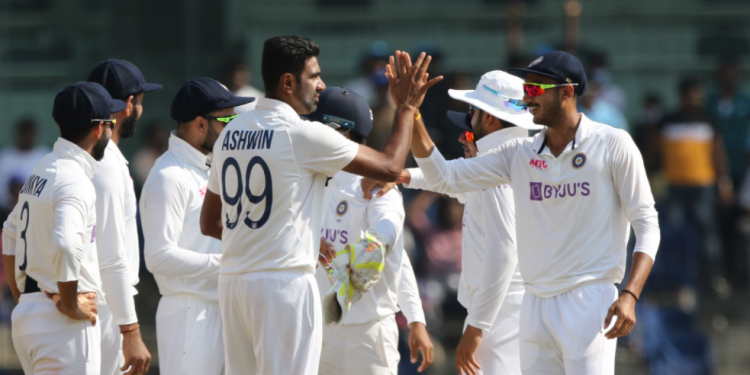 অশ্বিন-প্যাটেলের ভেলকিতে দাপুটে জয়ে সমতায় ফিরল ভারত