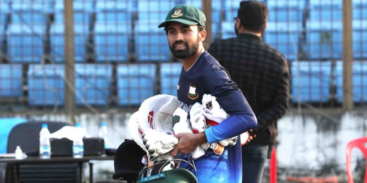 নিশ্চিত আউট মনে হওয়ায় রিভিউ নেননি সাদমান