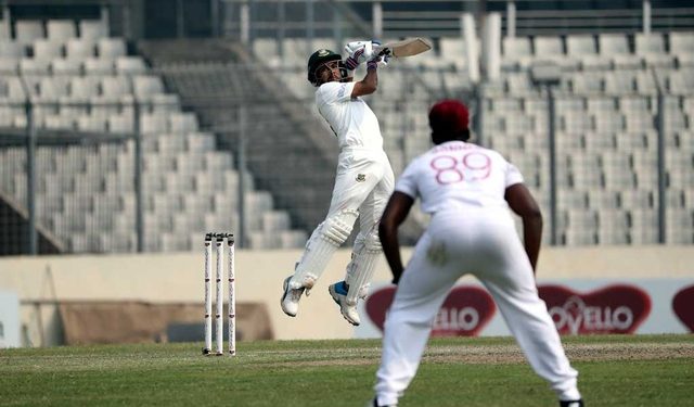 চা বিরতির পর সর্বনাশ, বাংলাদেশ অলআউট ২৯৬