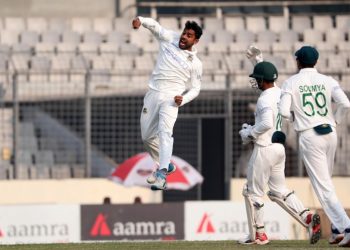 রেকর্ড গড়ে টেস্টে ১০০ উইকেট মিরাজের