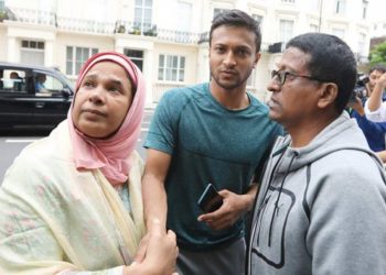 মাকে নিয়ে যুক্তরাষ্ট্রে সাকিব