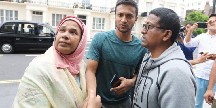 মাকে নিয়ে যুক্তরাষ্ট্রে সাকিব