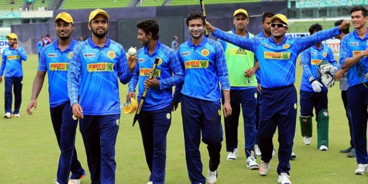 পারিশ্রমিক কম হলেও প্রিমিয়ার লিগ খেলবে ক্রিকেটাররা!