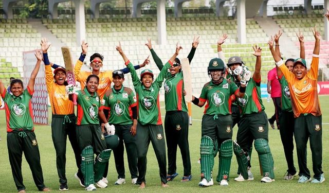 রিতু মনির দাপটে ফাইনালে সবুজ দল