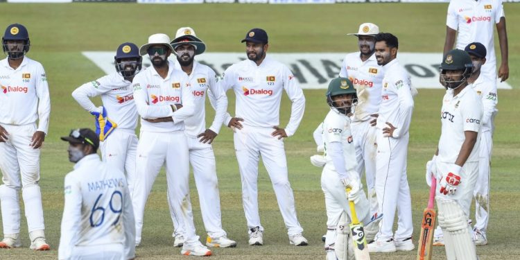 বেতন নিয়ে উত্তাল লঙ্কান ক্রিকেট