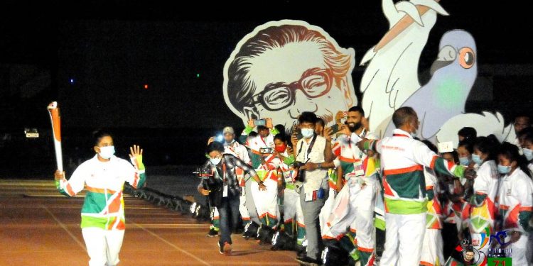 সংক্রমণ ঠেকাতে ‘কঠোর নিষেধাজ্ঞা’, তবে চলবে গেমস