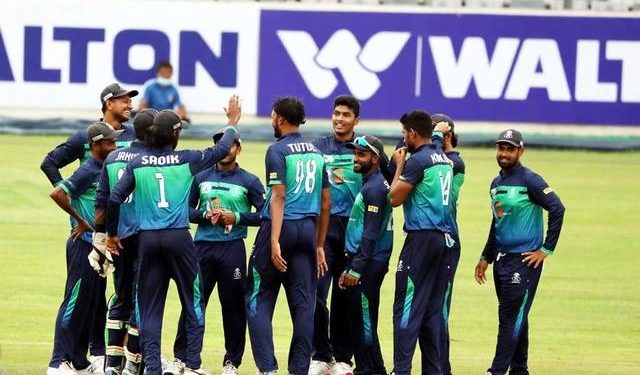 আবাহনীকে মাটিতে নামাল খেলাঘর
