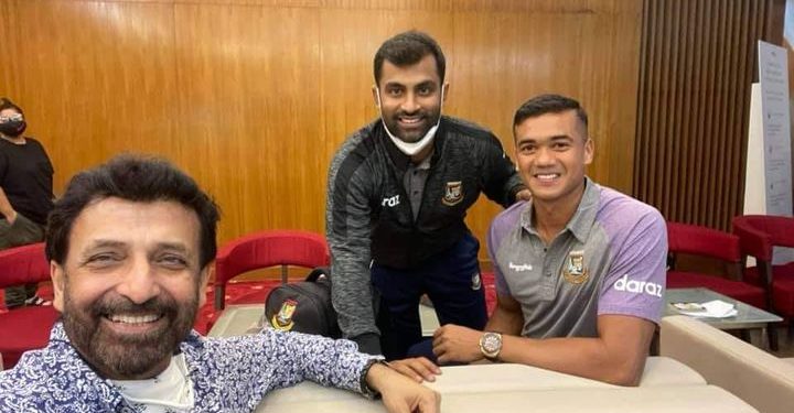 দোয়া চেয়ে ঢাকা ছাড়লেন তামিম-মুশফিকরা