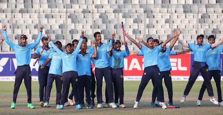 চ্যাম্পিয়ন-সেরা ক্রিকেটারসহ কে কত টাকা পেলেন লিগে