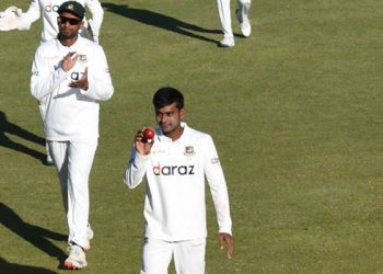 সাকিব-মিরাজের দাপট, বড় লিড বাংলাদেশের