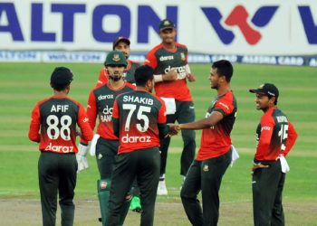 নাটকীয়তা ছড়িয়ে জিতল বাংলাদেশ