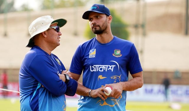ফের টাইগারদের কোচিং প্যানেল নিয়ে মাশরাফির প্রশ্ন