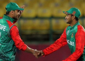 সাকিব-মুশফিকদের উদ্দেশে মাশরাফি, তোমাদের ভালোবাসে বলেই এতো কথা