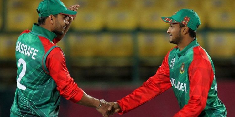 সাকিব-মুশফিকদের উদ্দেশে মাশরাফি, তোমাদের ভালোবাসে বলেই এতো কথা