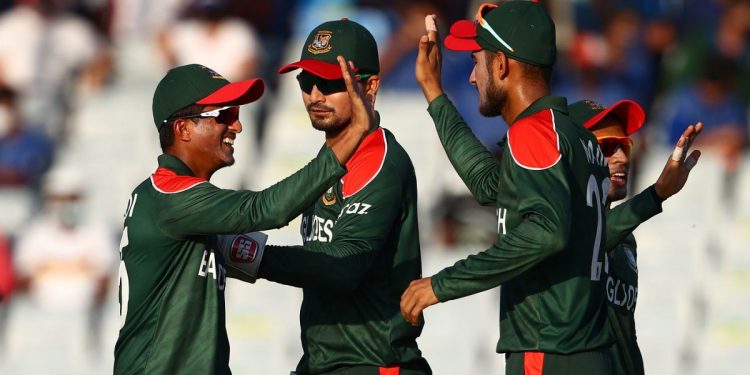 সাকিবের অলরাউন্ড নৈপুণ্যে বিশ্বকাপের মূল পর্বে বাংলাদেশ