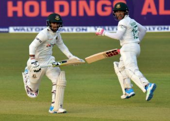 লিটন-মুশফিকের ব্যাটে প্রথম দিন বাংলাদেশের