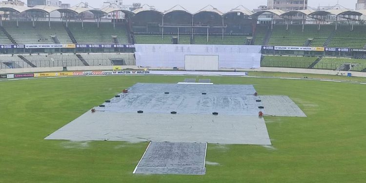 ঢাকা টেস্টের তৃতীয় দিনে জিতল বৃষ্টি