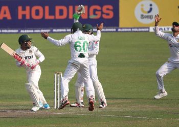 শেষ বিকেলের রোমাঞ্চ, তারপরও ইনিংস হার