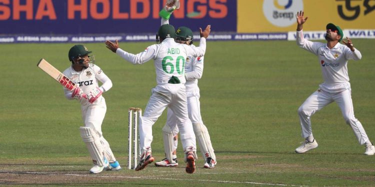 শেষ বিকেলের রোমাঞ্চ, তারপরও ইনিংস হার