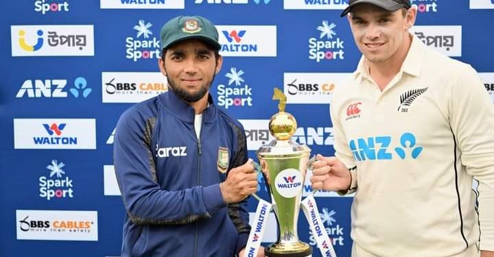হাসিমুখে দেশে ফিরছেন মুমিনুলরা