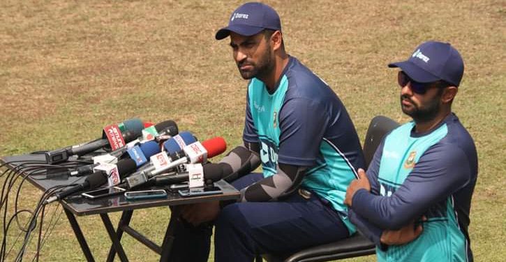 এক সঙ্গে দুই ভাই, দুই ভূমিকায়