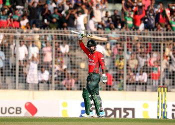 অভিষেক ইয়াসির-মুনিমের, লিটনের ব্যাটে রান