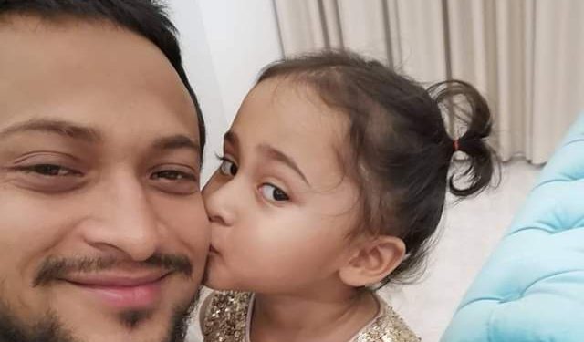 মেয়েকে নিয়ে যুক্তরাষ্ট্র গেলেন সাকিব