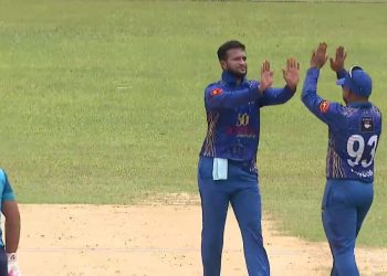 সাকিব-মাশরাফির দাপট