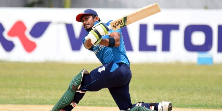 হাজার রানে ইতিহাস গড়লেন বিজয়