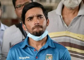 বিমানবন্দরে প্রশ্নের মুখে মুমিনুল
