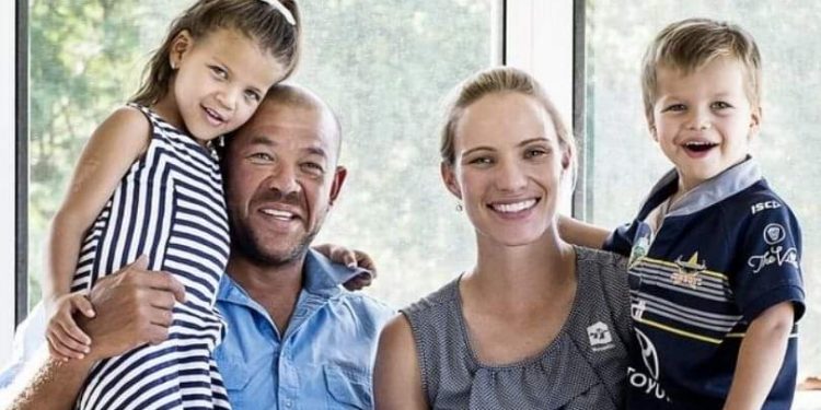 শ্রদ্ধা-ভালোবাসায় সাইমন্ডসকে বিদায়