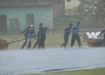 ‘অশনি’র বৃষ্টিতে ৫১ বলে শেষ দিনের খেলা