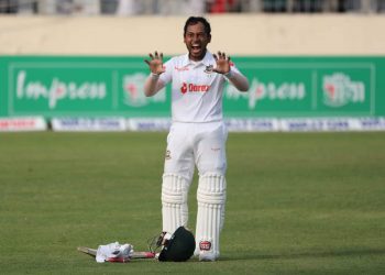 মুশফিকের দাপুটে ১৭৫, বাংলাদেশ ৩৬৫