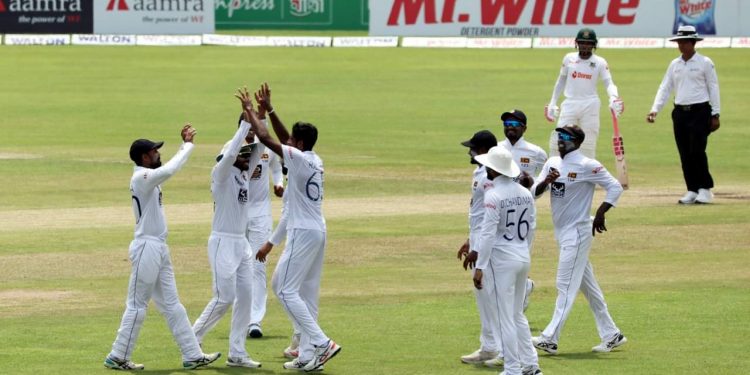 মুমিনুলদের জবাব দিচ্ছে শ্রীলঙ্কা