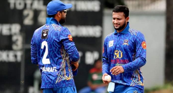 অধিনায়ক সাকিবের পাশে মাশরাফি