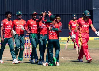 মোসাদ্দেকের হাত ধরে উড়ল বাংলাদেশ