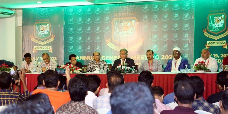 লিগের প্রশ্নবিদ্ধ আম্পায়ারিং নিয়ে যা বললেন পাপন