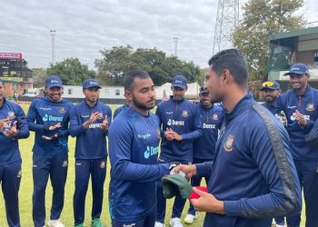 অভিষেকের হাসি বিশ্বকাপ জয়ীর মুখে