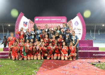 নারী ফুটবলারদের ট্রফি জয়ের আনন্দ ছুঁয়েছে সাকিব-তামিমদের