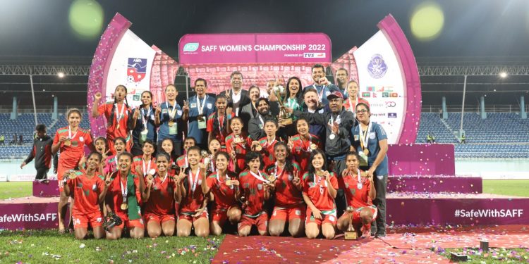 নারী ফুটবলারদের ট্রফি জয়ের আনন্দ ছুঁয়েছে সাকিব-তামিমদের