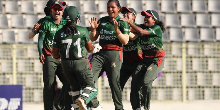 হ্যাটট্রিকের আনন্দ ফারিহা তৃষ্ণার