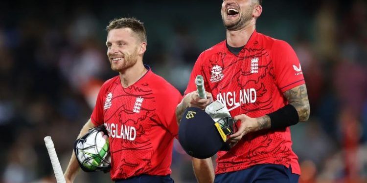 ভারতকে উড়িয়ে ফাইনালে ইংল্যান্ড