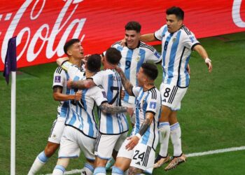 সেমিতে কে কার মুখোমুখি