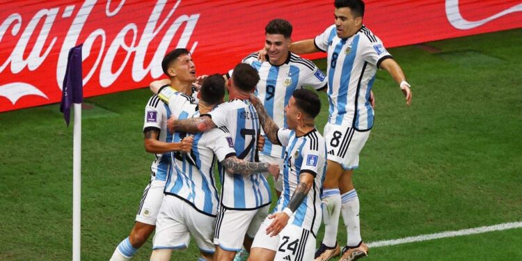 সেমিতে কে কার মুখোমুখি